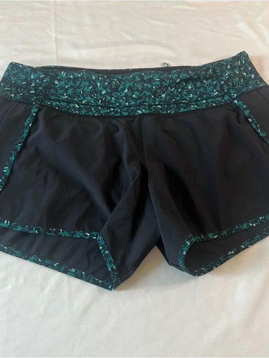 Lululemon Run Times Shorts Black Mountain Peaks Forage Teal Size 6 - Picture 1 of 5